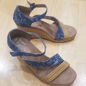 Tom's size 7 wedges almost new